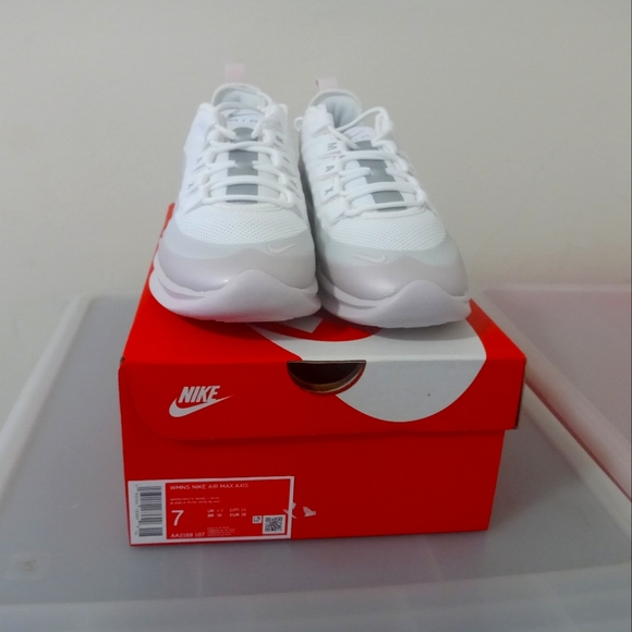 Woman Nike Airmax Axis - Picture 1 of 8
